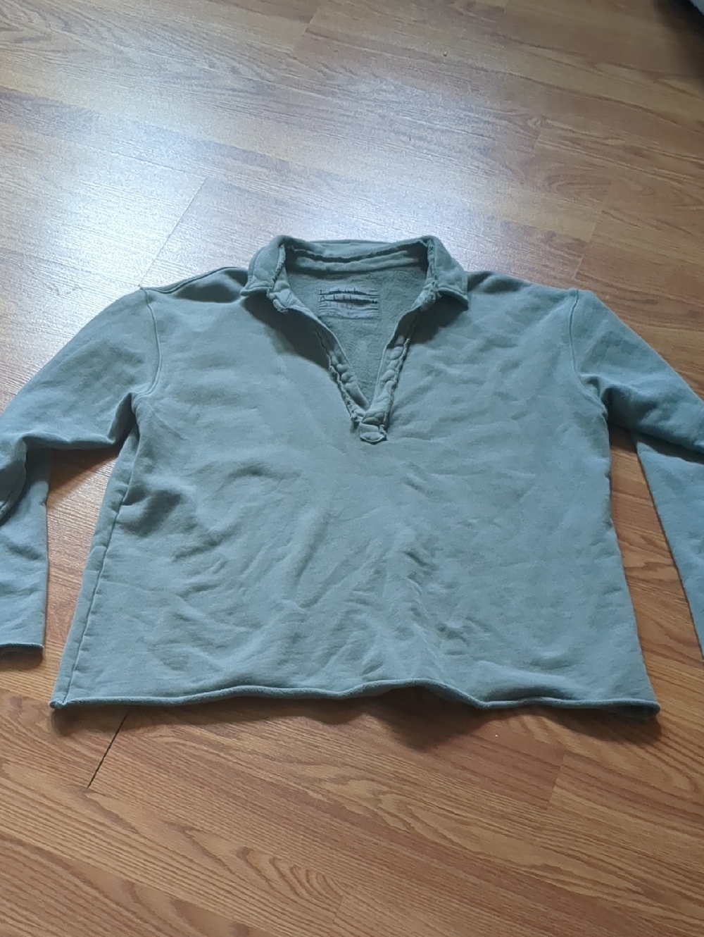 Frank & Eileen Patrick Popover V Neck Sweatshirt - Picture 4 of 13